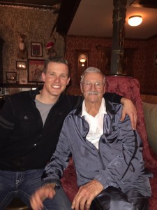 Escuela de soldadura y centro tecnológico de Tulsa: Travis Hopkins (instructor de soldadura) y su abuelo