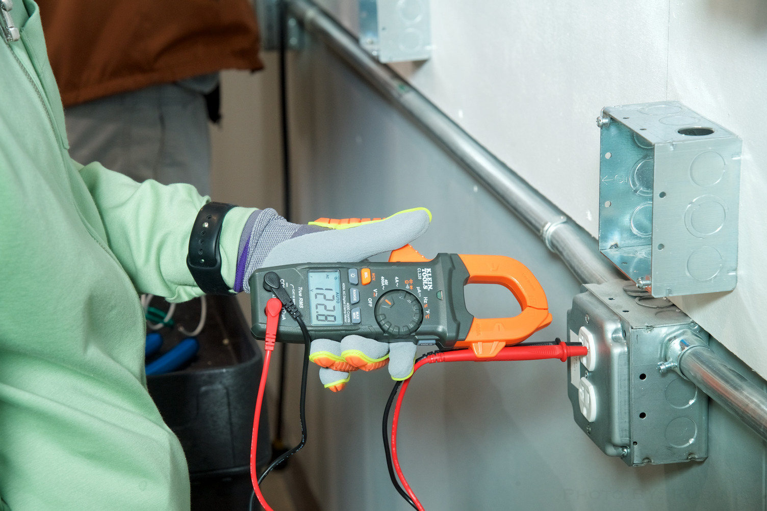 Checking electrical outlet function