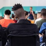 estudiantes de secundaria considerando una carrera comercial