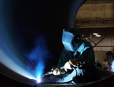 welding a pipe